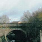 La nueva pasarela peatonal del Molino de Las Uces, vista desde el sur durante su construcción en 2004.